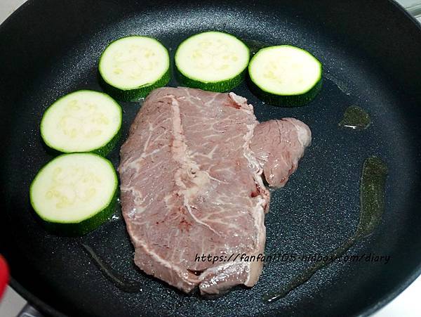 【Just Market嚴選市集】#舒肥料理 #簡單快速 #雞胸 #雞腿 #豬里肌 #牛板腱 #鮭魚排 #花椰菜米紅藜麥 #健身運動 #增肌減脂 (4).JPG