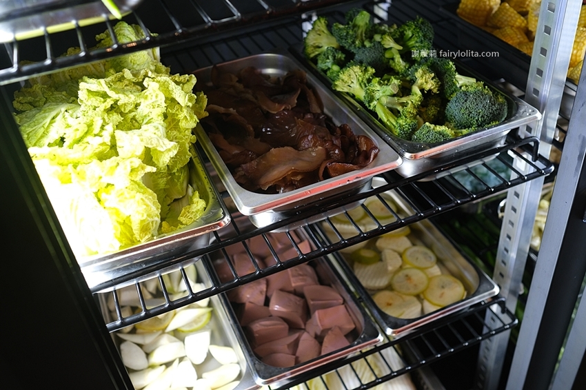 蒙古紅 蒙古火鍋（桃園店）。桃園火鍋吃到飽 超狂！一人只要550元，近150種食材讓你無限呷免驚！ @蹦啾♥謝蘿莉 La vie heureuse