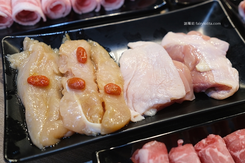 蒙古紅 蒙古火鍋（桃園店）。桃園火鍋吃到飽 超狂！一人只要550元，近150種食材讓你無限呷免驚！ @蹦啾♥謝蘿莉 La vie heureuse