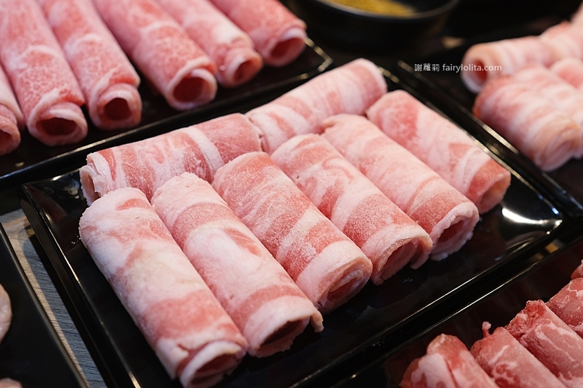 蒙古紅 蒙古火鍋（桃園店）。桃園火鍋吃到飽 超狂！一人只要550元，近150種食材讓你無限呷免驚！ @蹦啾♥謝蘿莉 La vie heureuse