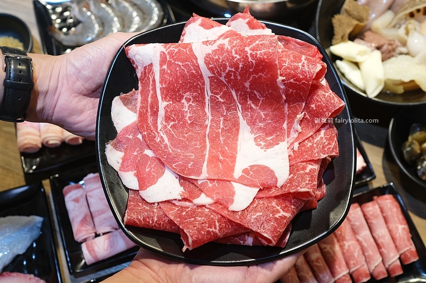 蒙古紅 蒙古火鍋（桃園店）。桃園火鍋吃到飽 超狂！一人只要550元，近150種食材讓你無限呷免驚！ @蹦啾♥謝蘿莉 La vie heureuse