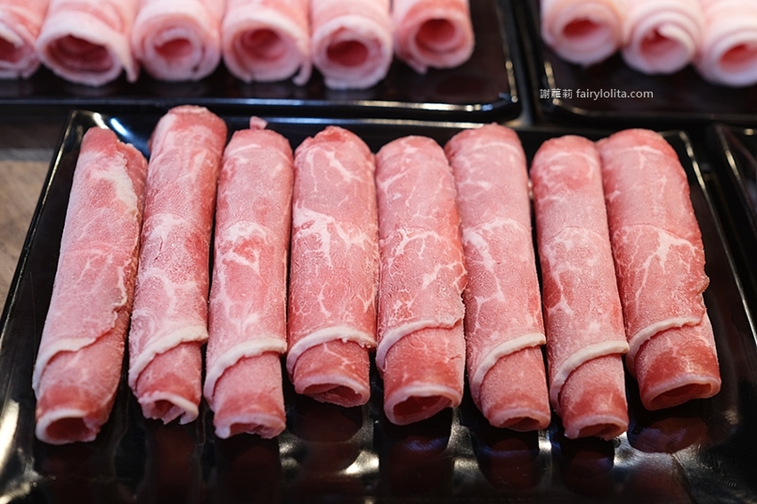 蒙古紅 蒙古火鍋（桃園店）。桃園火鍋吃到飽 超狂！一人只要550元，近150種食材讓你無限呷免驚！ @蹦啾♥謝蘿莉 La vie heureuse