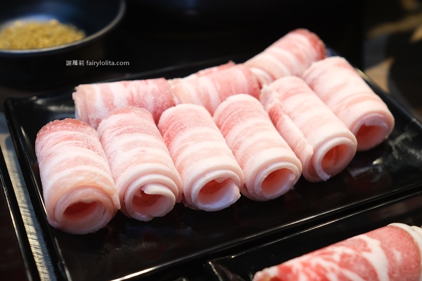 蒙古紅 蒙古火鍋（桃園店）。桃園火鍋吃到飽 超狂！一人只要550元，近150種食材讓你無限呷免驚！ @蹦啾♥謝蘿莉 La vie heureuse