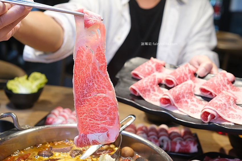 蒙古紅 蒙古火鍋（桃園店）。桃園火鍋吃到飽 超狂！一人只要550元，近150種食材讓你無限呷免驚！ @蹦啾♥謝蘿莉 La vie heureuse