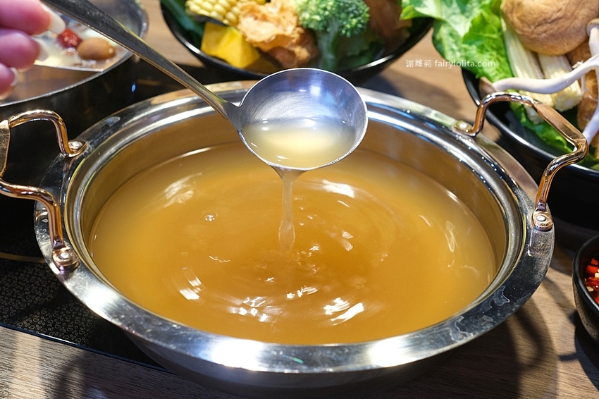 蒙古紅 蒙古火鍋（桃園店）。桃園火鍋吃到飽 超狂！一人只要550元，近150種食材讓你無限呷免驚！ @蹦啾♥謝蘿莉 La vie heureuse