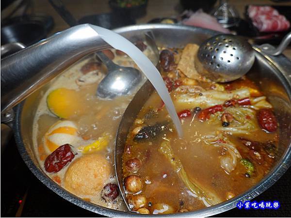 自己加高湯-蒙古紅蒙古火鍋桃園店.jpg