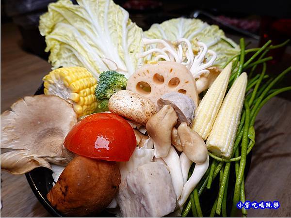 自夾食材-蒙古紅蒙古火鍋桃園店 (1).jpg