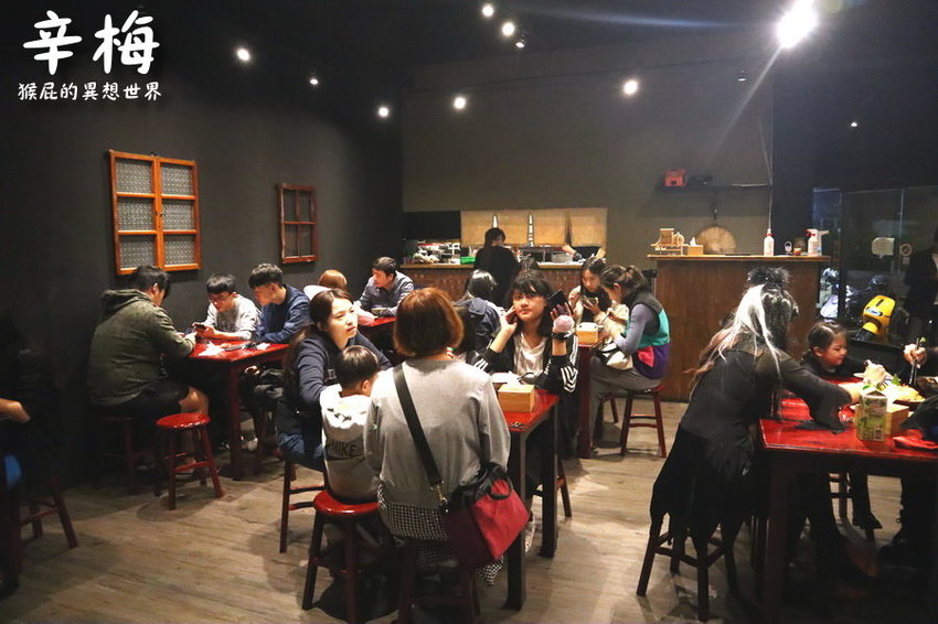 【桃園平鎮美食】辛梅小吃店阿嬤的味道！熔岩溫泉蛋乾麵蛋黃爆漿超誘人！古早味小吃，有家的味道！Google評價4.7顆星！ @猴屁的異想世界