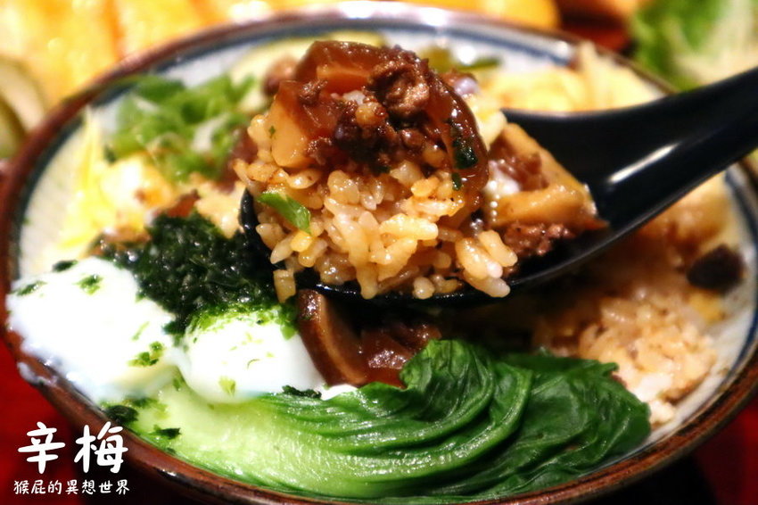 【桃園平鎮美食】辛梅小吃店阿嬤的味道！熔岩溫泉蛋乾麵蛋黃爆漿超誘人！古早味小吃，有家的味道！Google評價4.7顆星！ @猴屁的異想世界