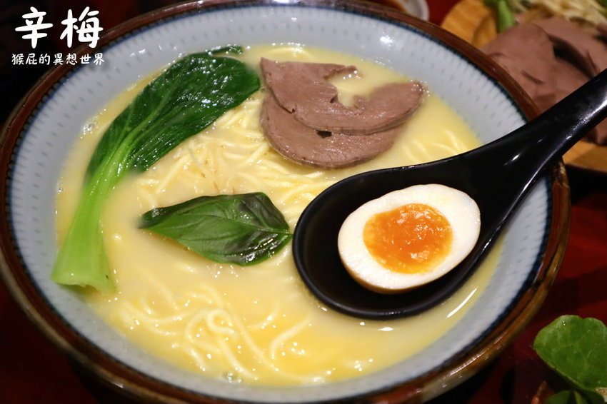【桃園平鎮美食】辛梅小吃店阿嬤的味道！熔岩溫泉蛋乾麵蛋黃爆漿超誘人！古早味小吃，有家的味道！Google評價4.7顆星！ @猴屁的異想世界