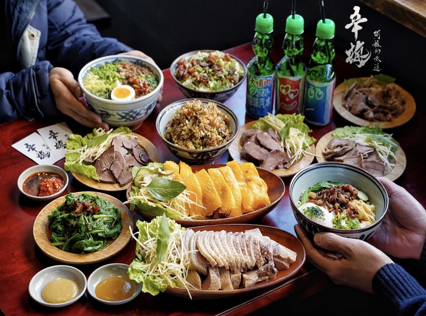 Google評價4.6顆星!就是這間排隊必吃的『辛梅-阿嬤的味道』,主打各式平價大份量古早味米食及特色小菜,還有浮誇吸睛的限量切片肉盤文昌雞、櫻桃鴨! - 阿華田的美食日記