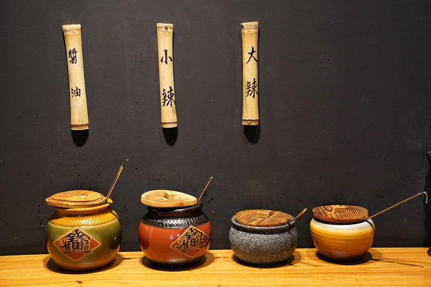 Google評價4.6顆星!就是這間排隊必吃的『辛梅-阿嬤的味道』,主打各式平價大份量古早味米食及特色小菜,還有浮誇吸睛的限量切片肉盤文昌雞、櫻桃鴨! - 阿華田的美食日記