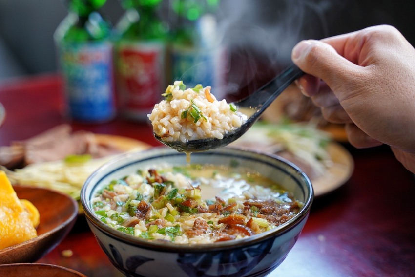 Google評價4.6顆星!就是這間排隊必吃的『辛梅-阿嬤的味道』,主打各式平價大份量古早味米食及特色小菜,還有浮誇吸睛的限量切片肉盤文昌雞、櫻桃鴨! - 阿華田的美食日記