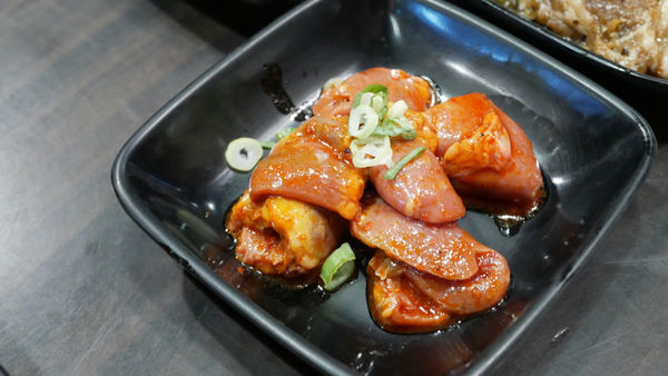 「中山」赤坂亭日式燒肉-民權東路上深夜燒烤吃到飽老店，吃的都是滿滿回憶