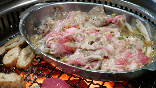 「中山」赤坂亭日式燒肉-民權東路上深夜燒烤吃到飽老店，吃的都是滿滿回憶