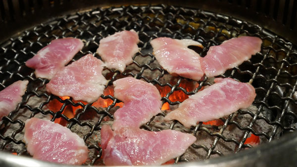 「中山」赤坂亭日式燒肉-民權東路上深夜燒烤吃到飽老店，吃的都是滿滿回憶