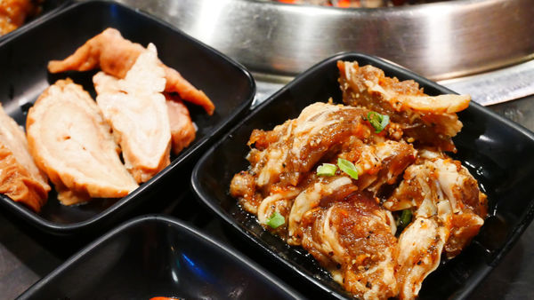 「中山」赤坂亭日式燒肉-民權東路上深夜燒烤吃到飽老店，吃的都是滿滿回憶