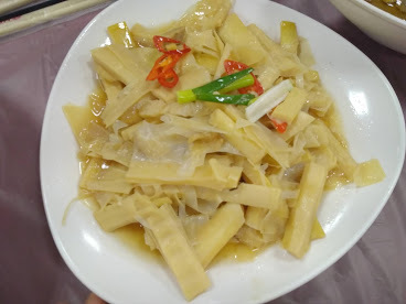 日月潭一日遊.午餐埔里-台雞店-烤甕仔雞招牌菜