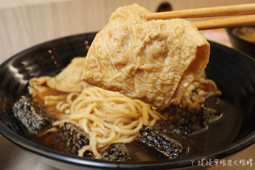 苗栗宵夜推薦外星球食堂!味道特別奇怪、CP值低但客人爆多的苗栗滷味!吃滷味還可以先試喝湯頭