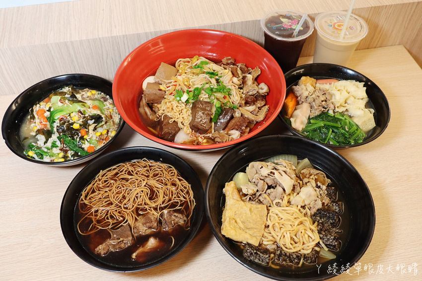 苗栗宵夜推薦外星球食堂!味道特別奇怪、CP值低但客人爆多的苗栗滷味!吃滷味還可以先試喝湯頭