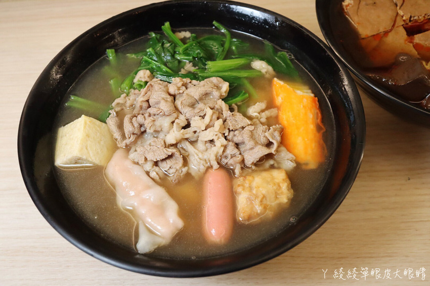 苗栗宵夜推薦外星球食堂！味道特別奇怪、CP值低但客人爆多的苗栗滷味！吃滷味還可以先試喝湯頭