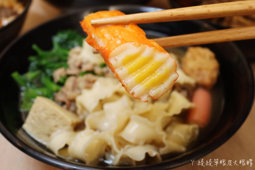 苗栗宵夜推薦外星球食堂!味道特別奇怪、CP值低但客人爆多的苗栗滷味!吃滷味還可以先試喝湯頭