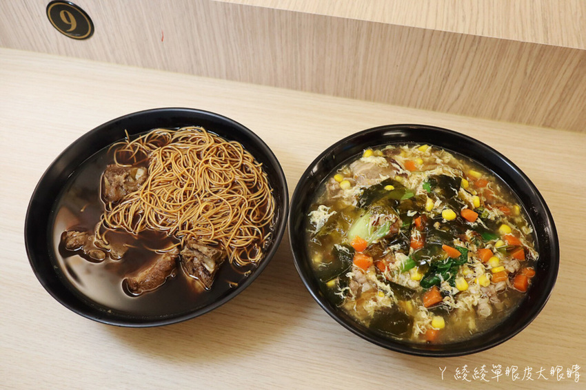 苗栗宵夜推薦外星球食堂!味道特別奇怪、CP值低但客人爆多的苗栗滷味!吃滷味還可以先試喝湯頭