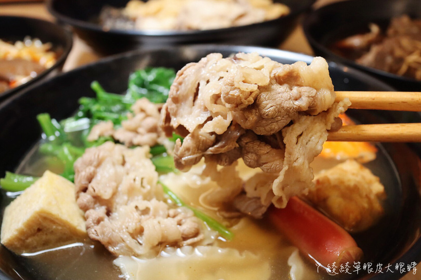 苗栗宵夜推薦外星球食堂!味道特別奇怪、CP值低但客人爆多的苗栗滷味!吃滷味還可以先試喝湯頭