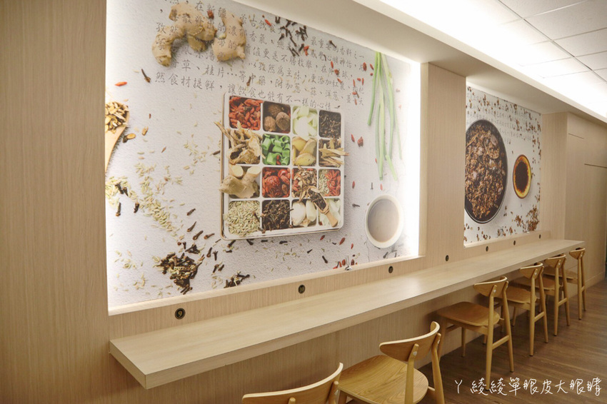 苗栗宵夜推薦外星球食堂!味道特別奇怪、CP值低但客人爆多的苗栗滷味!吃滷味還可以先試喝湯頭