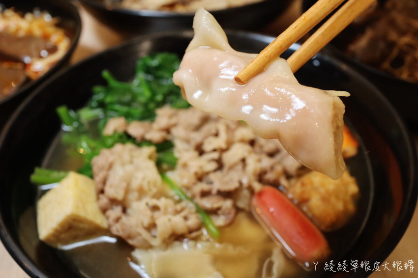 苗栗宵夜推薦外星球食堂!味道特別奇怪、CP值低但客人爆多的苗栗滷味!吃滷味還可以先試喝湯頭