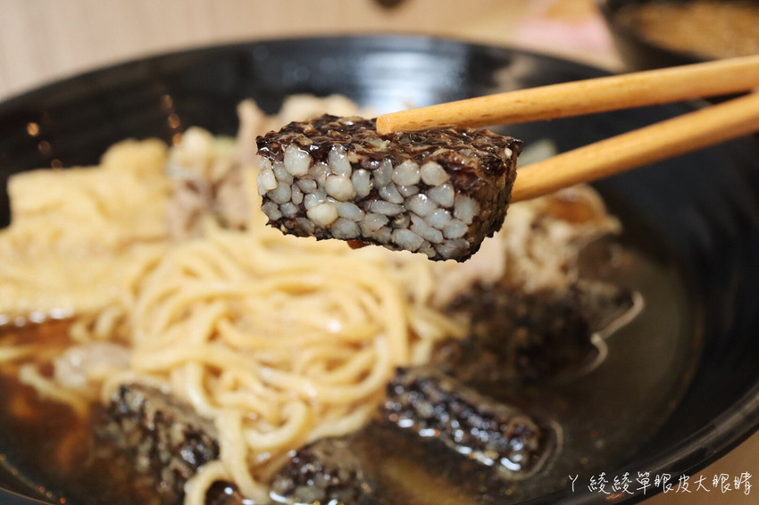 苗栗宵夜推薦外星球食堂!味道特別奇怪、CP值低但客人爆多的苗栗滷味!吃滷味還可以先試喝湯頭