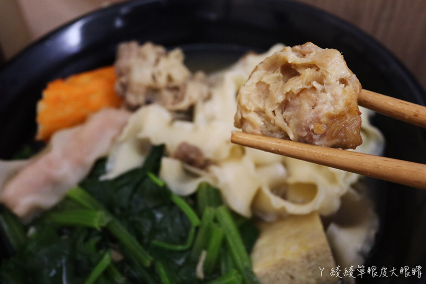 苗栗宵夜推薦外星球食堂!味道特別奇怪、CP值低但客人爆多的苗栗滷味!吃滷味還可以先試喝湯頭