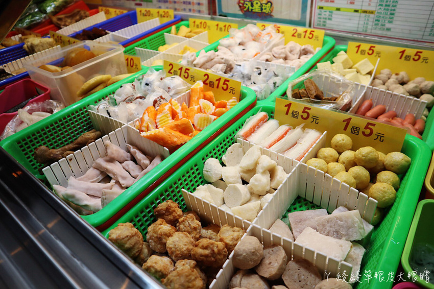 苗栗宵夜推薦外星球食堂!味道特別奇怪、CP值低但客人爆多的苗栗滷味!吃滷味還可以先試喝湯頭