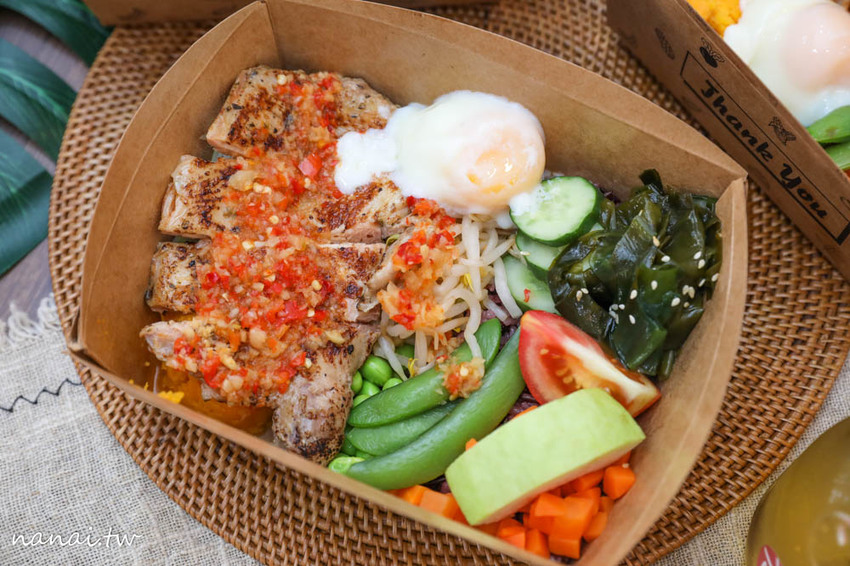 72度C舒肥健康餐 鹿港店。跳脫傳統便當，新時潮健康餐盒也有剝皮辣椒雞 - Nana愛旅行札記