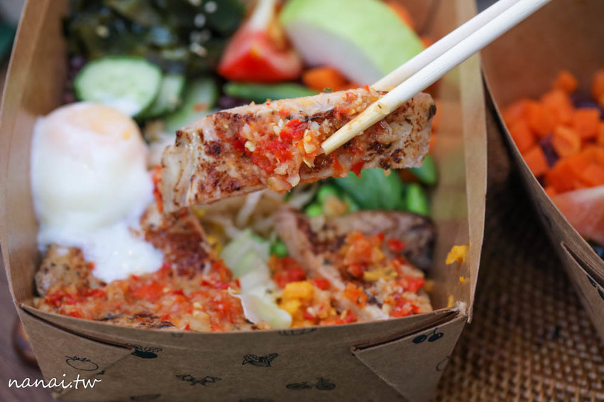 72度C舒肥健康餐 鹿港店。跳脫傳統便當，新時潮健康餐盒也有剝皮辣椒雞 - Nana愛旅行札記
