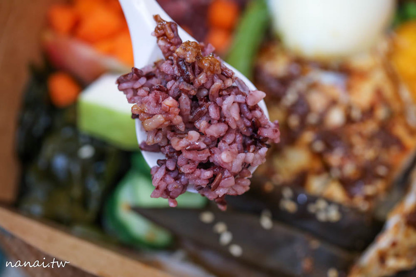 72度C舒肥健康餐 鹿港店。跳脫傳統便當，新時潮健康餐盒也有剝皮辣椒雞 - Nana愛旅行札記