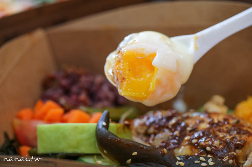 72度C舒肥健康餐 鹿港店。跳脫傳統便當，新時潮健康餐盒也有剝皮辣椒雞 - Nana愛旅行札記