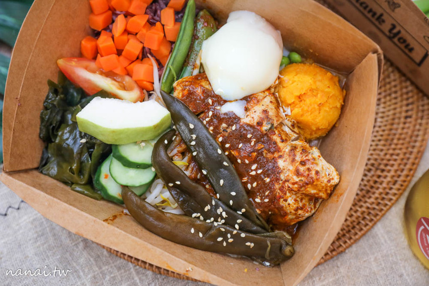 72度C舒肥健康餐 鹿港店。跳脫傳統便當，新時潮健康餐盒也有剝皮辣椒雞 - Nana愛旅行札記