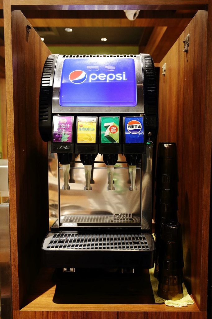 2025微風台北車站餐廳推薦！上村牧場燒肉吃到飽，「特急列車