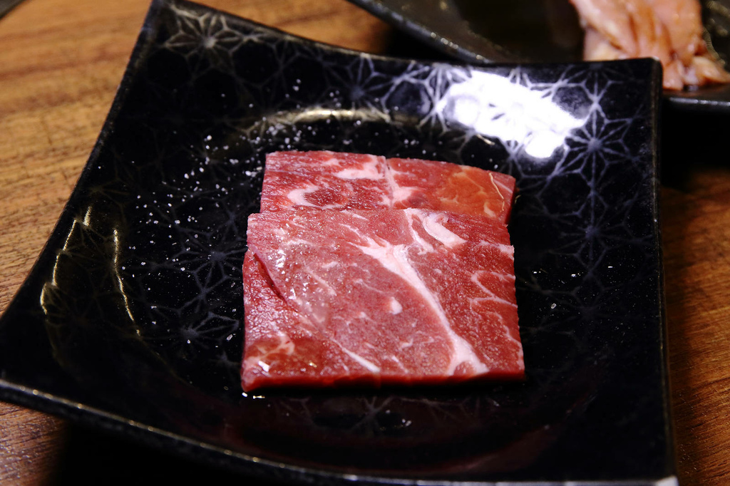 2025微風台北車站餐廳推薦！上村牧場燒肉吃到飽，「特急列車