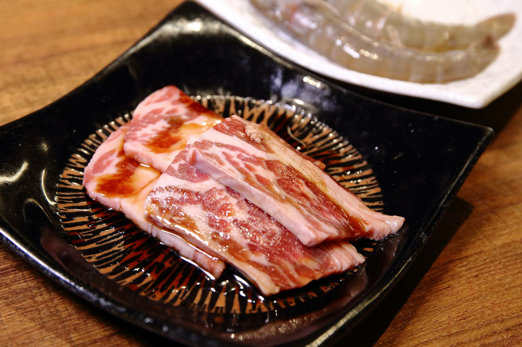 2025微風台北車站餐廳推薦！上村牧場燒肉吃到飽，「特急列車