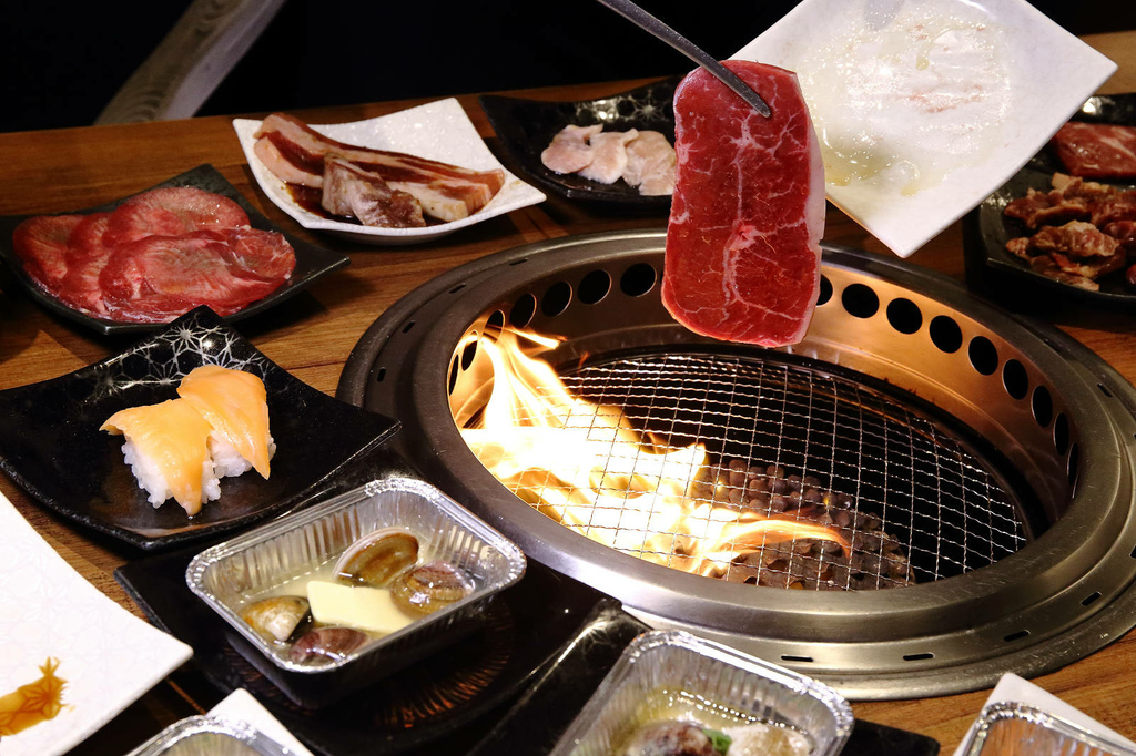 2025微風台北車站餐廳推薦！上村牧場燒肉吃到飽，「特急列車