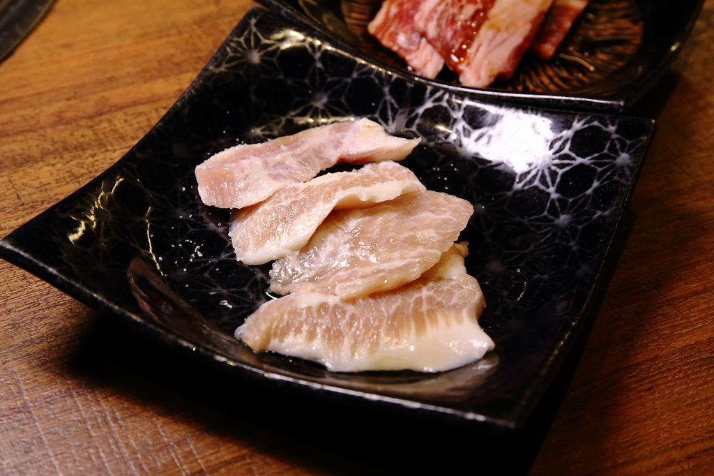 2025微風台北車站餐廳推薦！上村牧場燒肉吃到飽，「特急列車