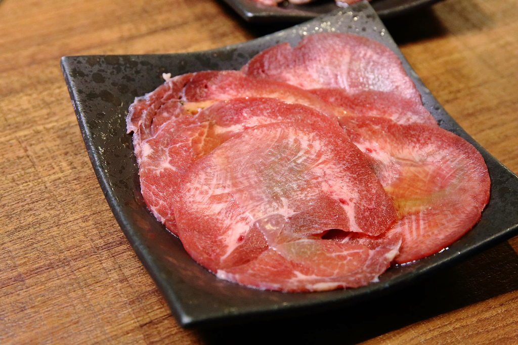 2025微風台北車站餐廳推薦！上村牧場燒肉吃到飽，「特急列車