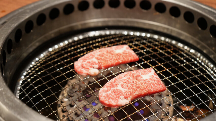 [台北吃到飽] 上村牧場 用餐分享｜日本第一「薩摩和牛」／海膽壽司／松葉蟹壽司吃到飽！（菜單、優惠內容）