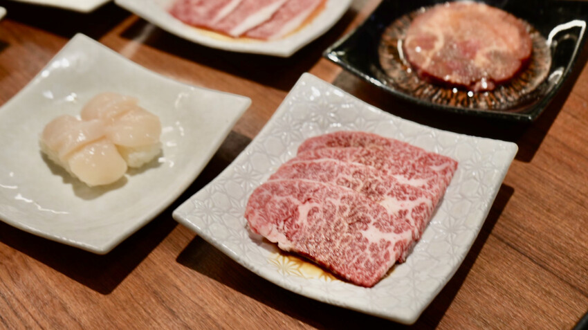 [台北吃到飽] 上村牧場 用餐分享｜日本第一「薩摩和牛」／海膽壽司／松葉蟹壽司吃到飽！（菜單、優惠內容）