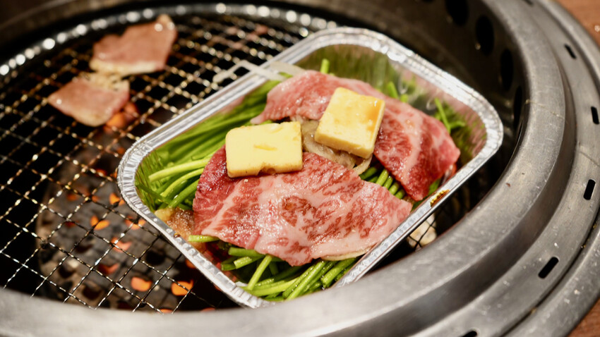 [台北吃到飽] 上村牧場 用餐分享｜日本第一「薩摩和牛」／海膽壽司／松葉蟹壽司吃到飽！（菜單、優惠內容）