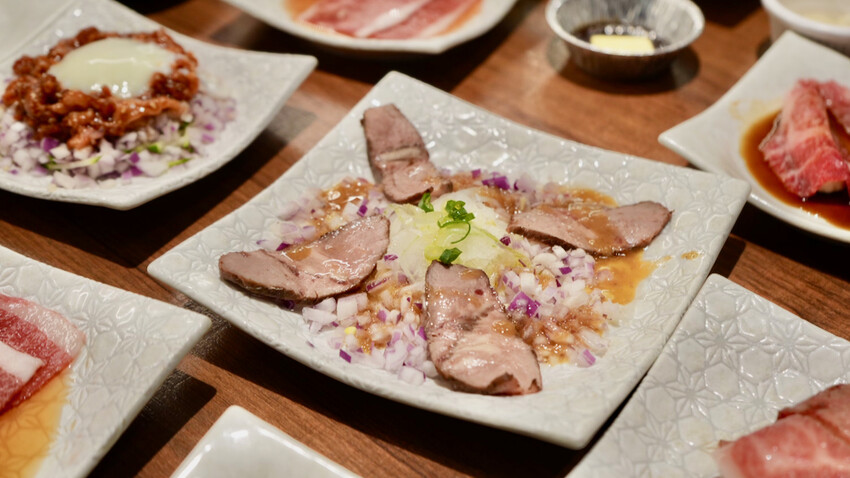 [台北吃到飽] 上村牧場 用餐分享｜日本第一「薩摩和牛」／海膽壽司／松葉蟹壽司吃到飽！（菜單、優惠內容）