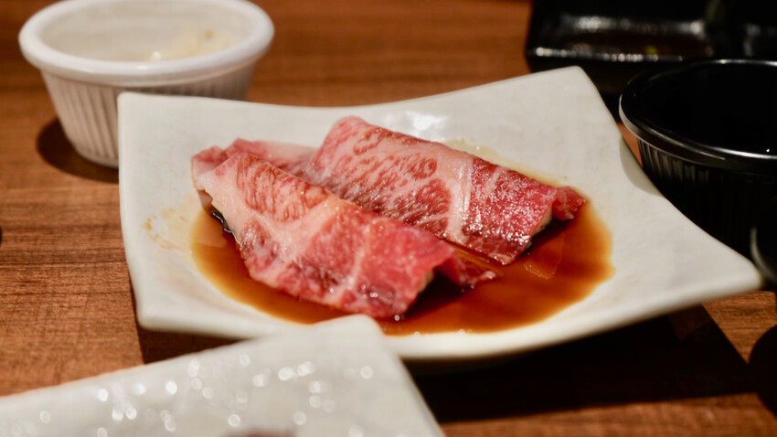 [台北吃到飽] 上村牧場 用餐分享｜日本第一「薩摩和牛」／海膽壽司／松葉蟹壽司吃到飽！（菜單、優惠內容）