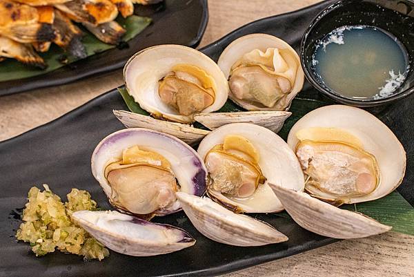 【永和美食】大船．百元海鮮燒烤-平民價格、餐廳環境，樂華夜市裡舒適又美味的海鮮料理餐廳